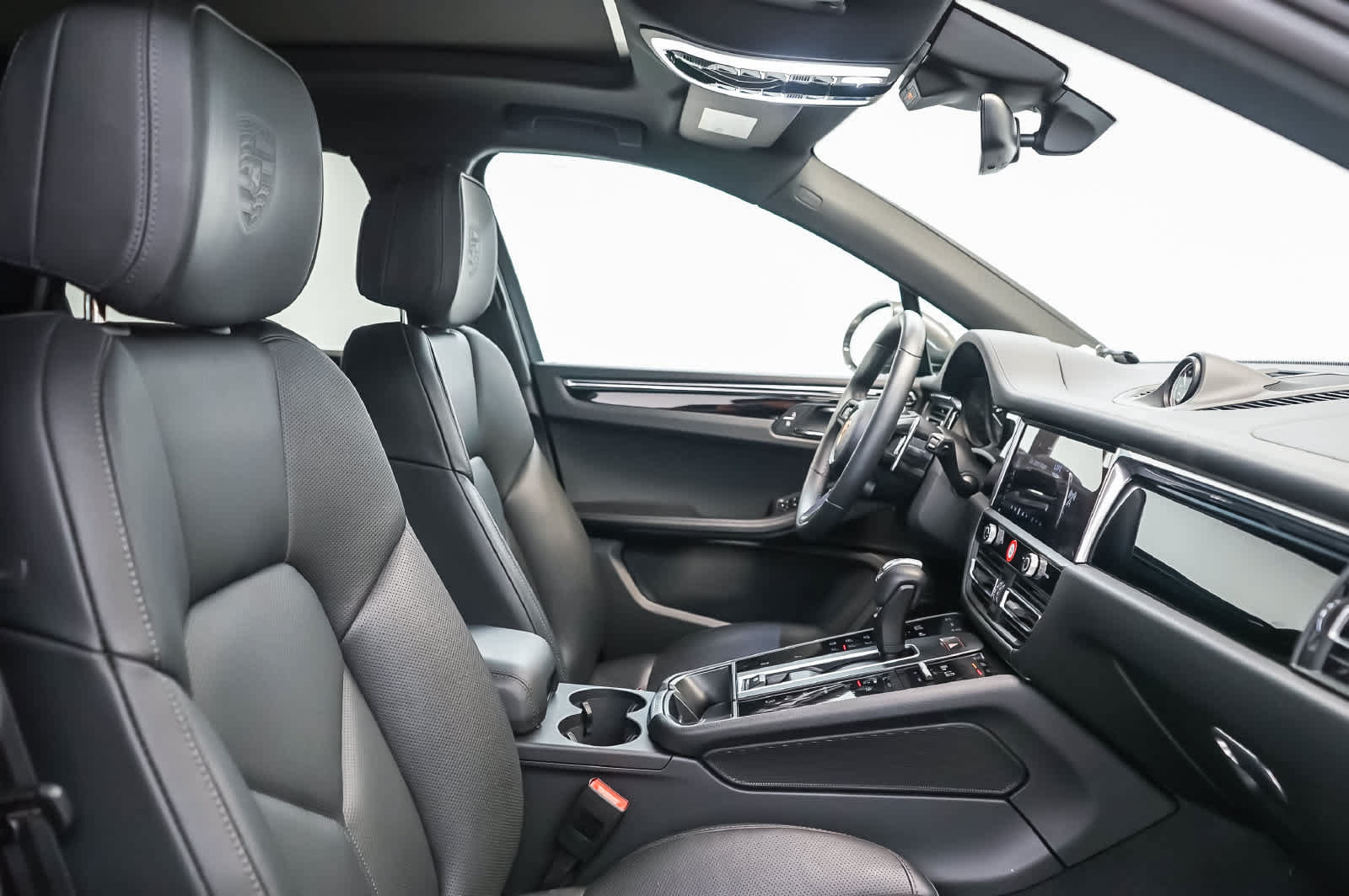 Certified 2026 Porsche Macan Turbo AWD/4WD image 21