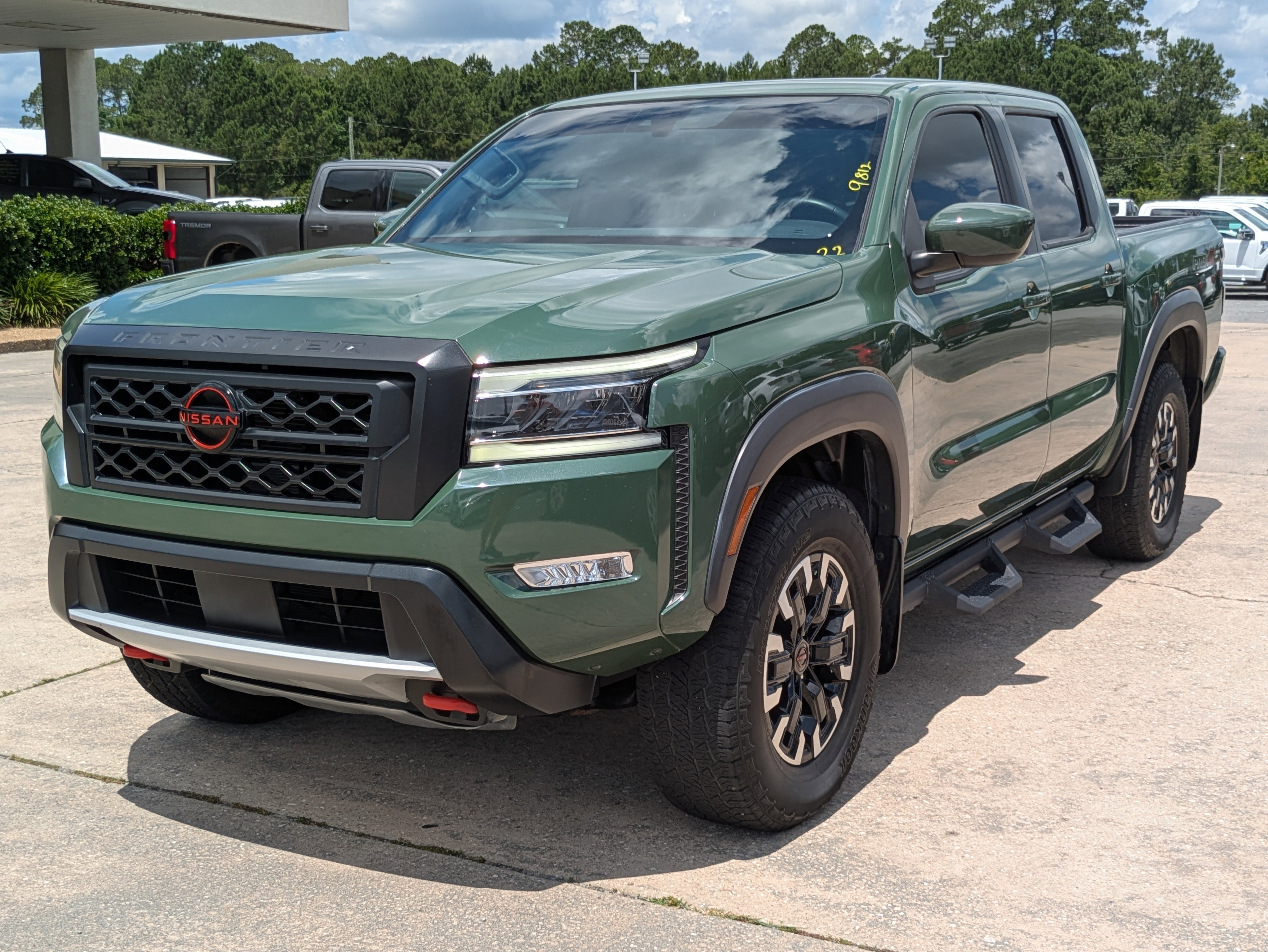 Used 2022 Nissan Frontier PRO-4X w/ Technology Package image 2