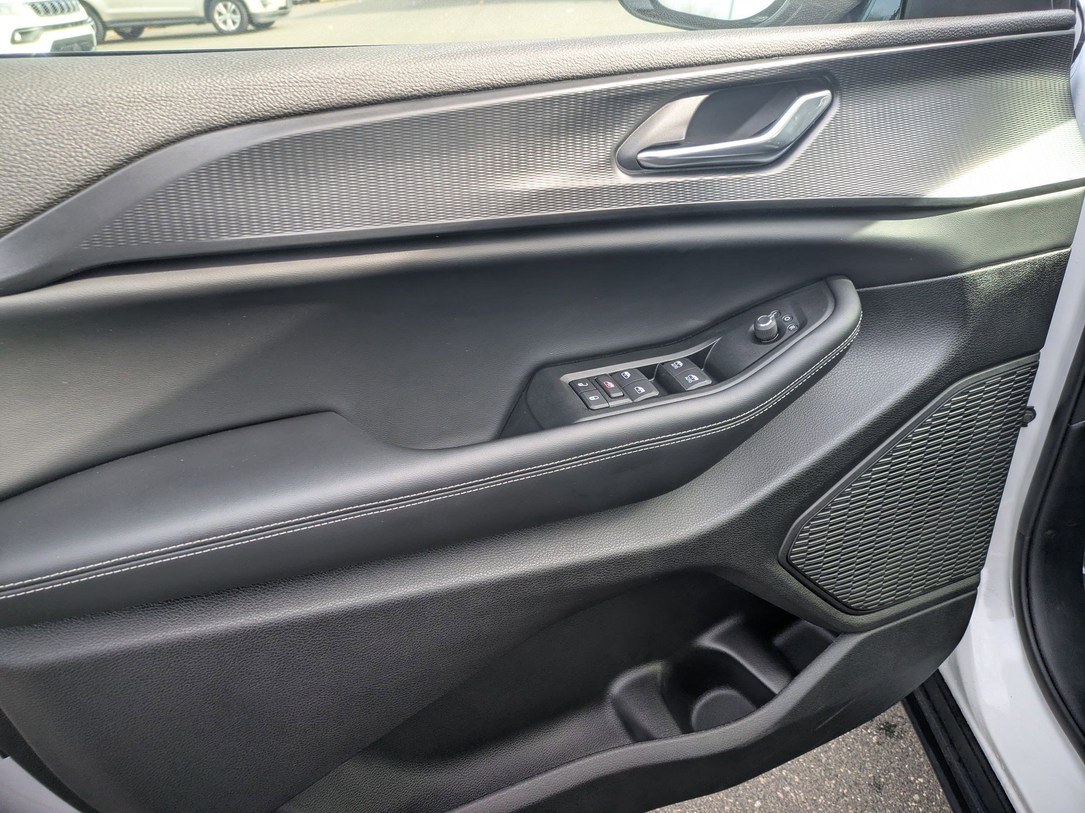 Used 2025 Jeep Grand Cherokee Altitude image 17