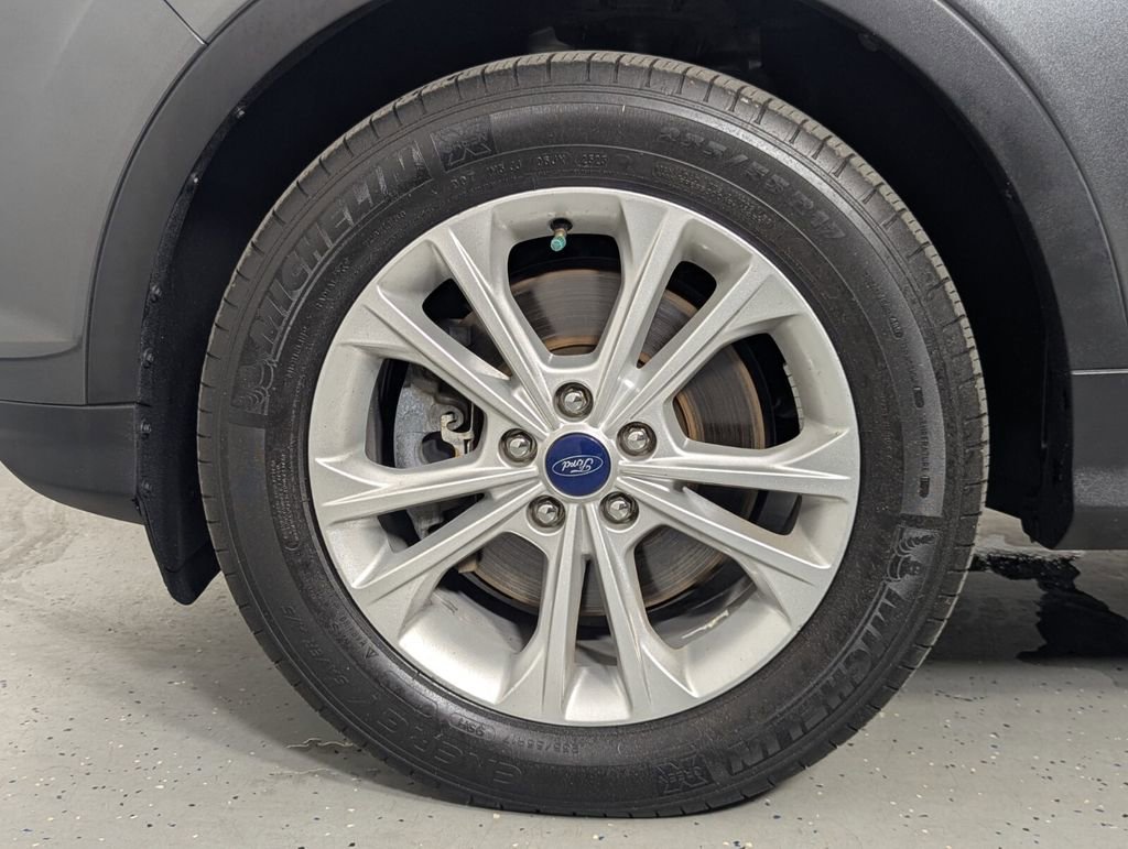 Used 2018 Ford Escape SE w/ SE Sync 3 Package AWD/4WD image 11