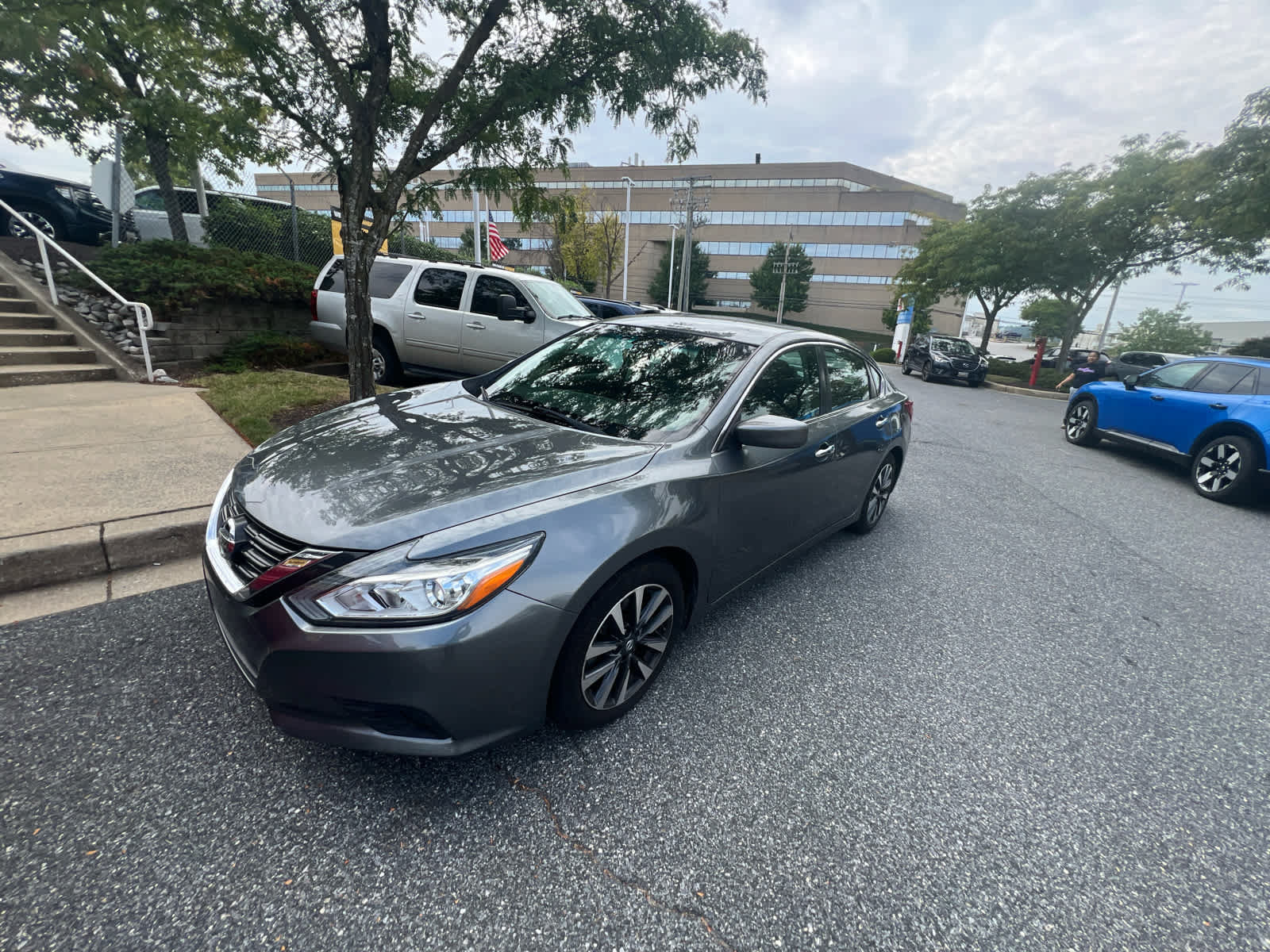 Used 2017 Nissan Altima 2.5 SV FWD image 3