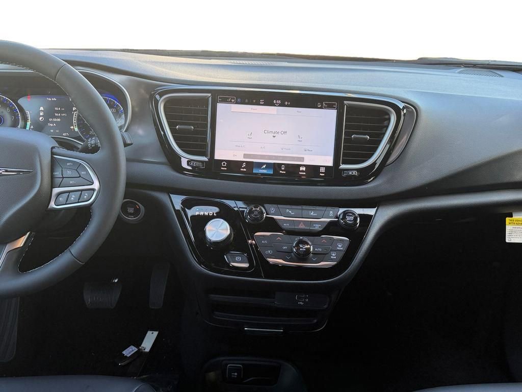 New 2026 Chrysler Voyager LX image 11