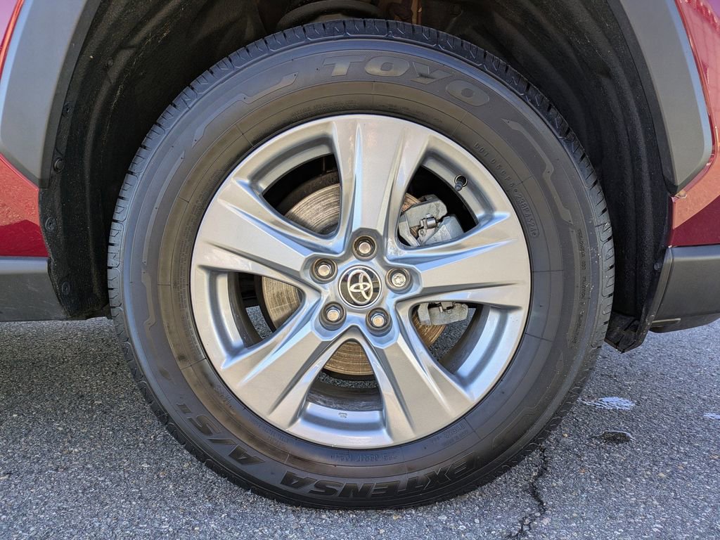 Used 2022 Toyota RAV4 XLE w/ Convenience Package image 12