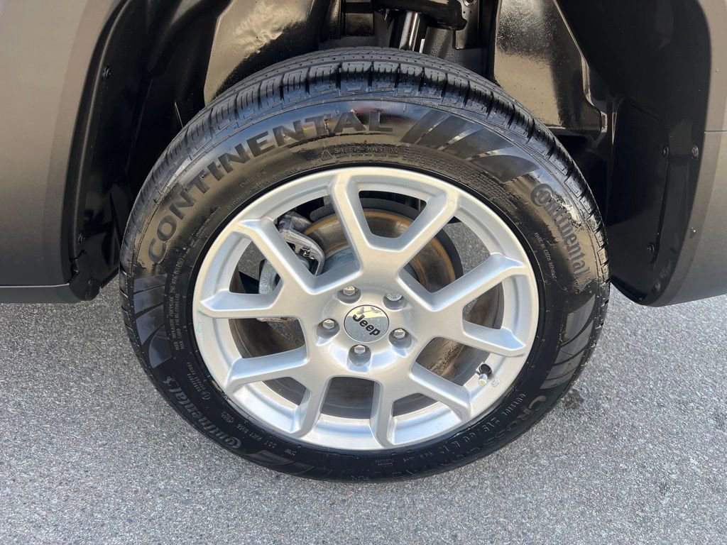 Used 2023 Jeep Renegade Latitude w/ Sun & Fun Group image 14