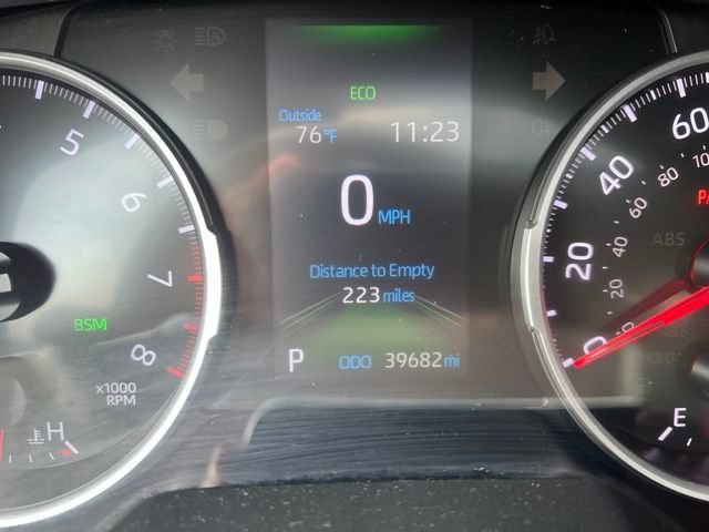 Used 2021 Toyota RAV4 XLE w/ Convenience Package AWD/4WD image 9