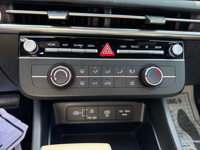 Used 2025 Hyundai Santa Cruz SE AWD/4WD image 16