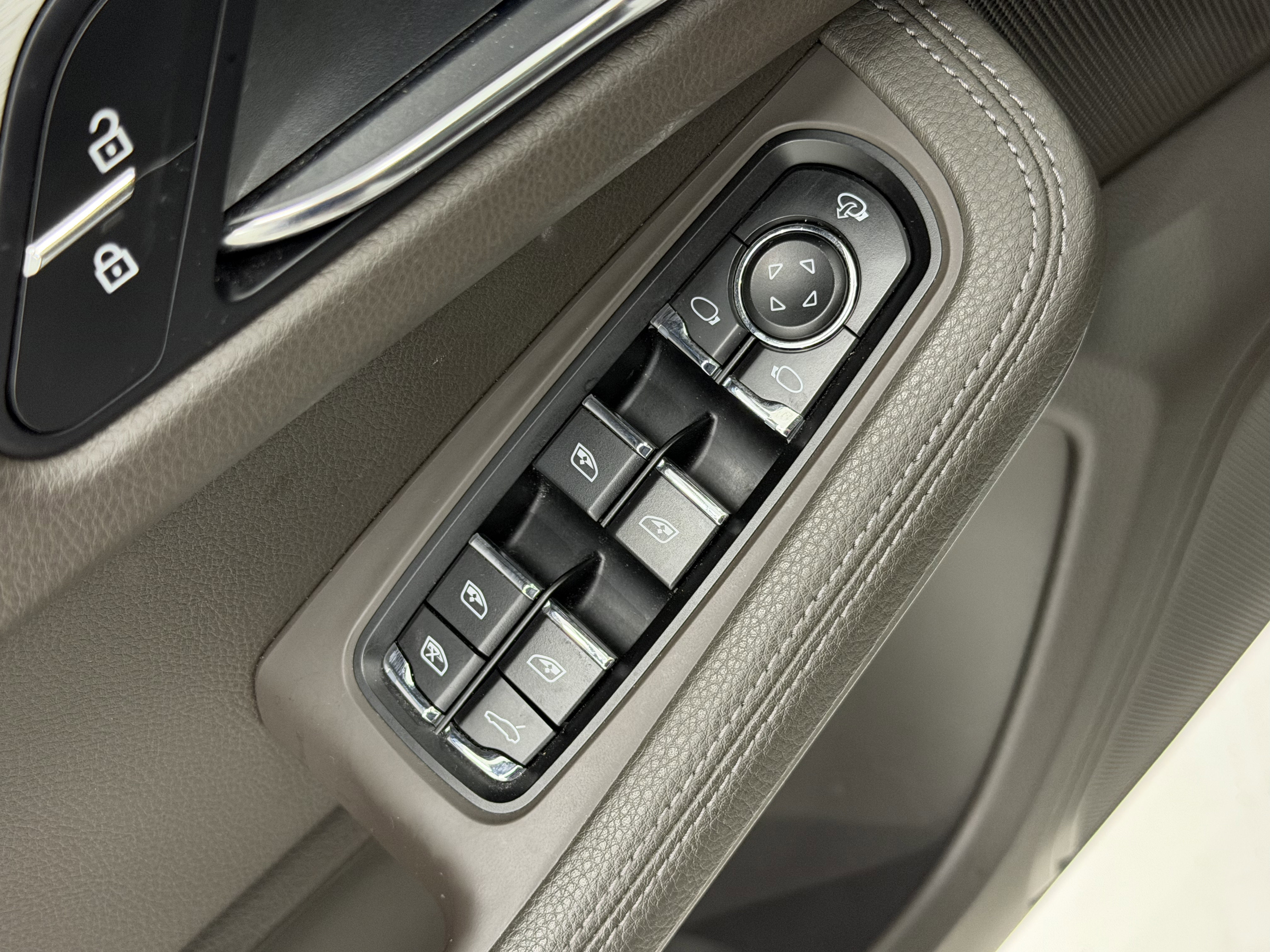 Certified 2023 Porsche Macan image 29