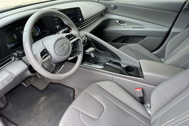 Used 2025 Hyundai Elantra Sport FWD image 13