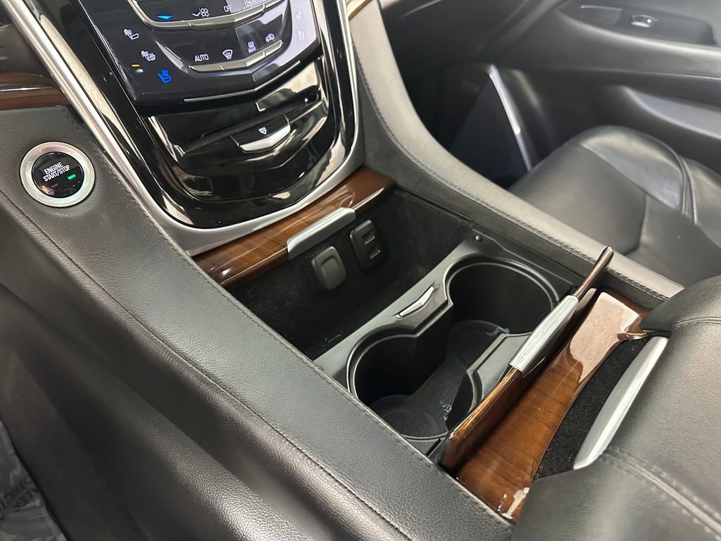 Used 2020 Cadillac Escalade Luxury AWD/4WD image 34