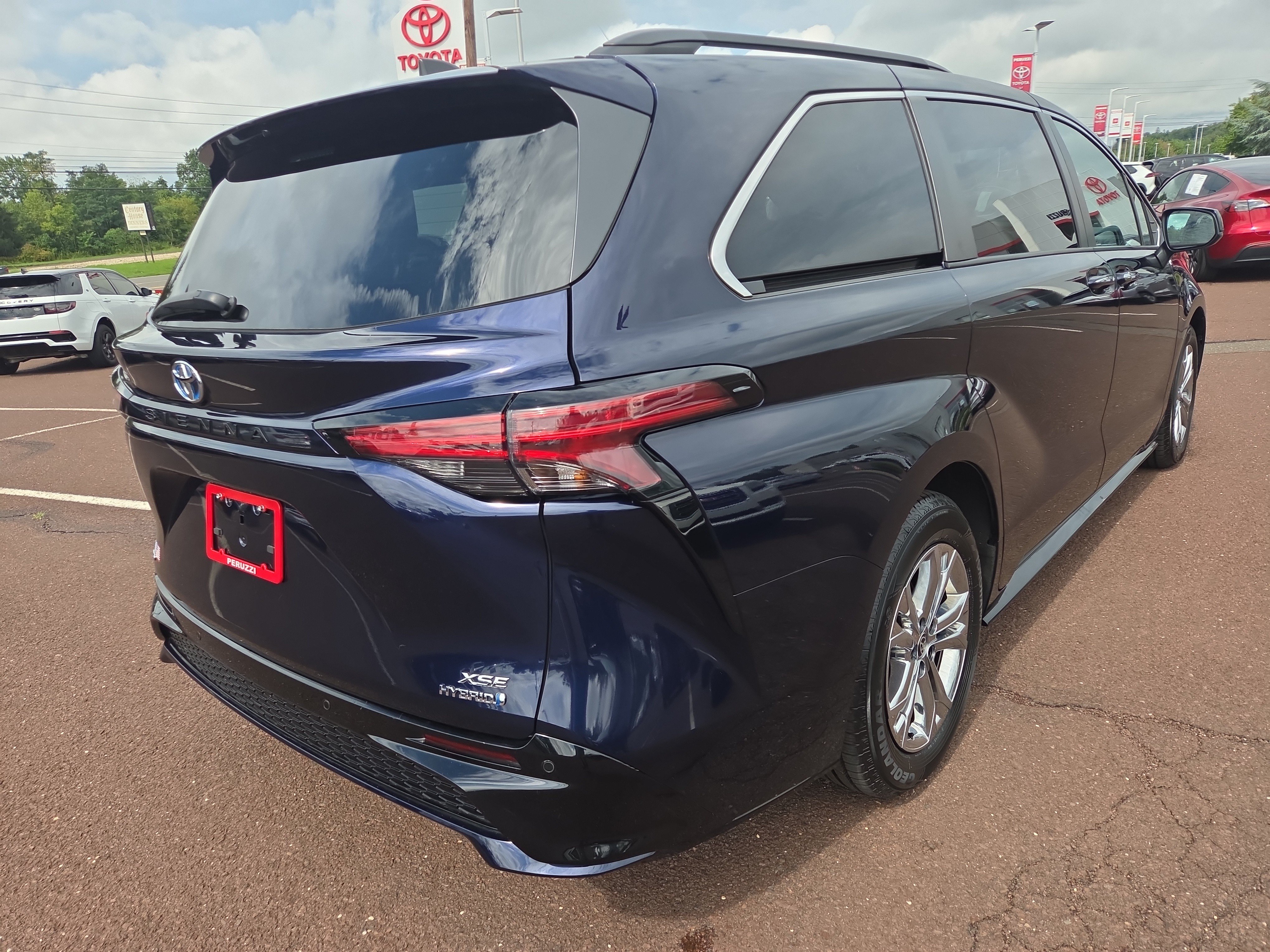 Certified 2023 Toyota Sienna XSE w/ XSE Plus Package AWD/4WD image 3