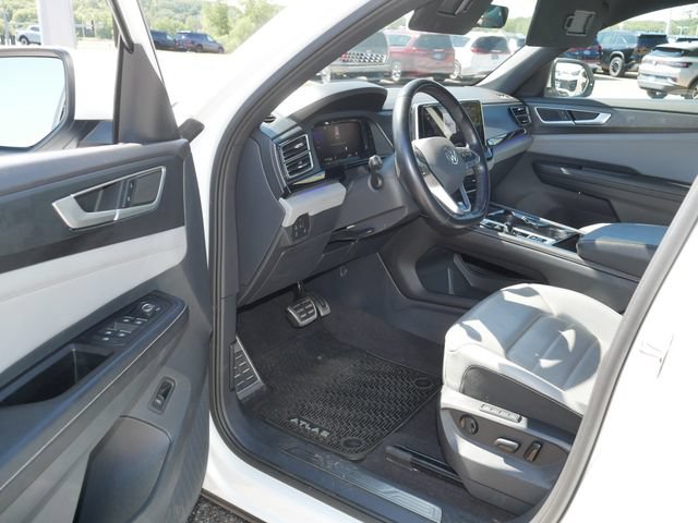 Certified 2024 Volkswagen Atlas Cross Sport SEL R-Line AWD/4WD image 12
