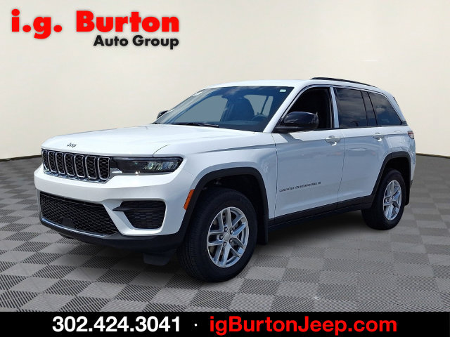New 2026 Jeep Grand Cherokee Laredo w/ MOPAR Finishing Package AWD/4WD image 2