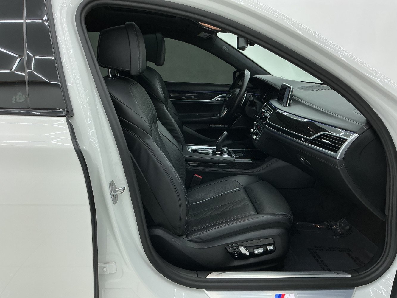 Used 2018 BMW 750i RWD image 15