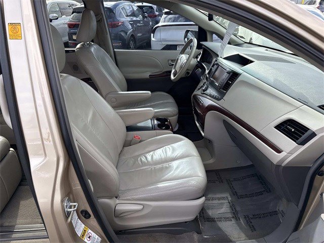 Used 2011 Toyota Sienna XLE image 9