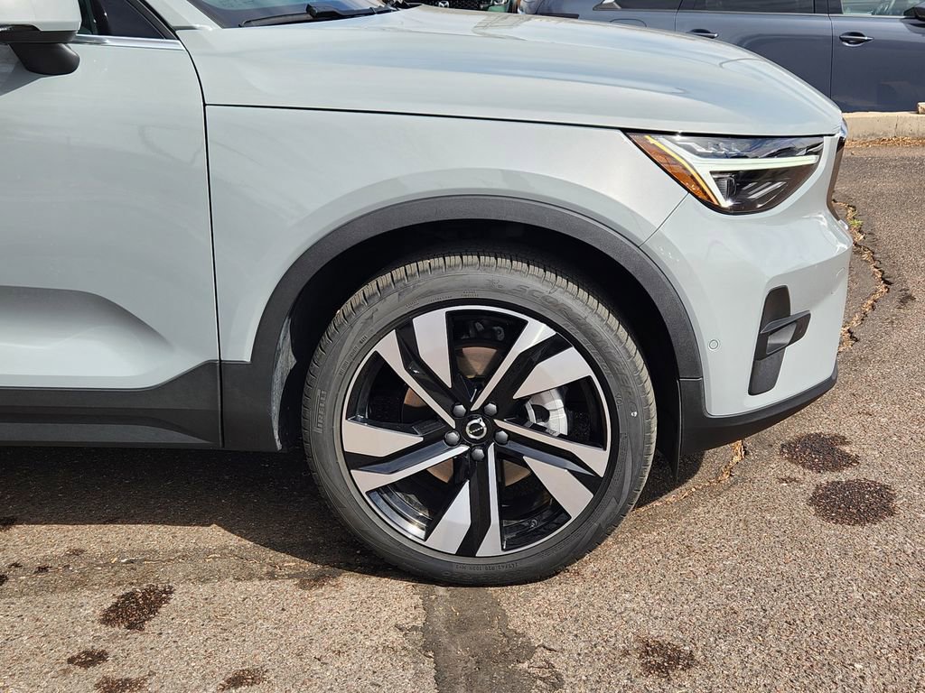 New 2025 Volvo XC40 B5 Plus w/ Protection Package Premier image 28