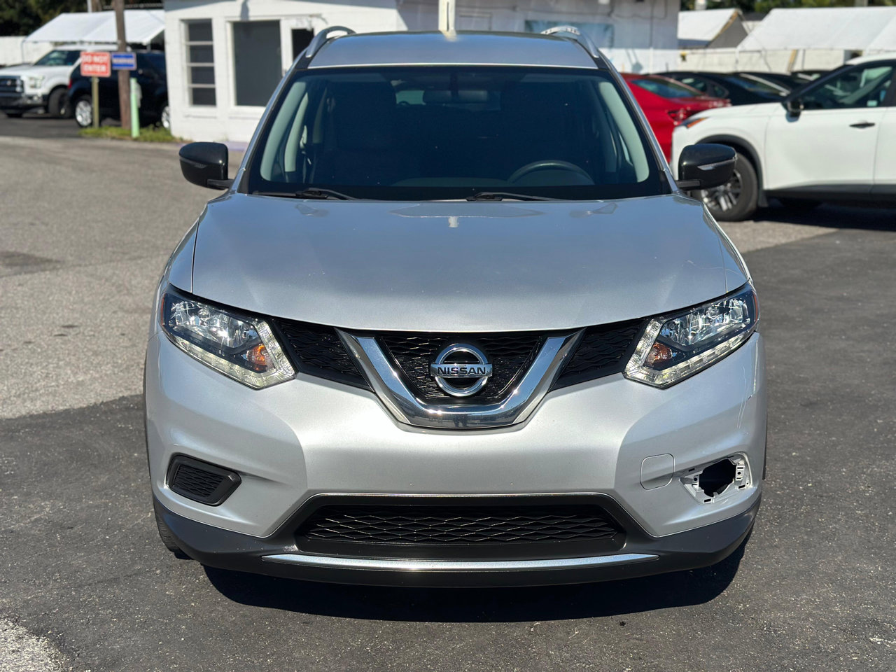 Used 2016 Nissan Rogue SV image 3