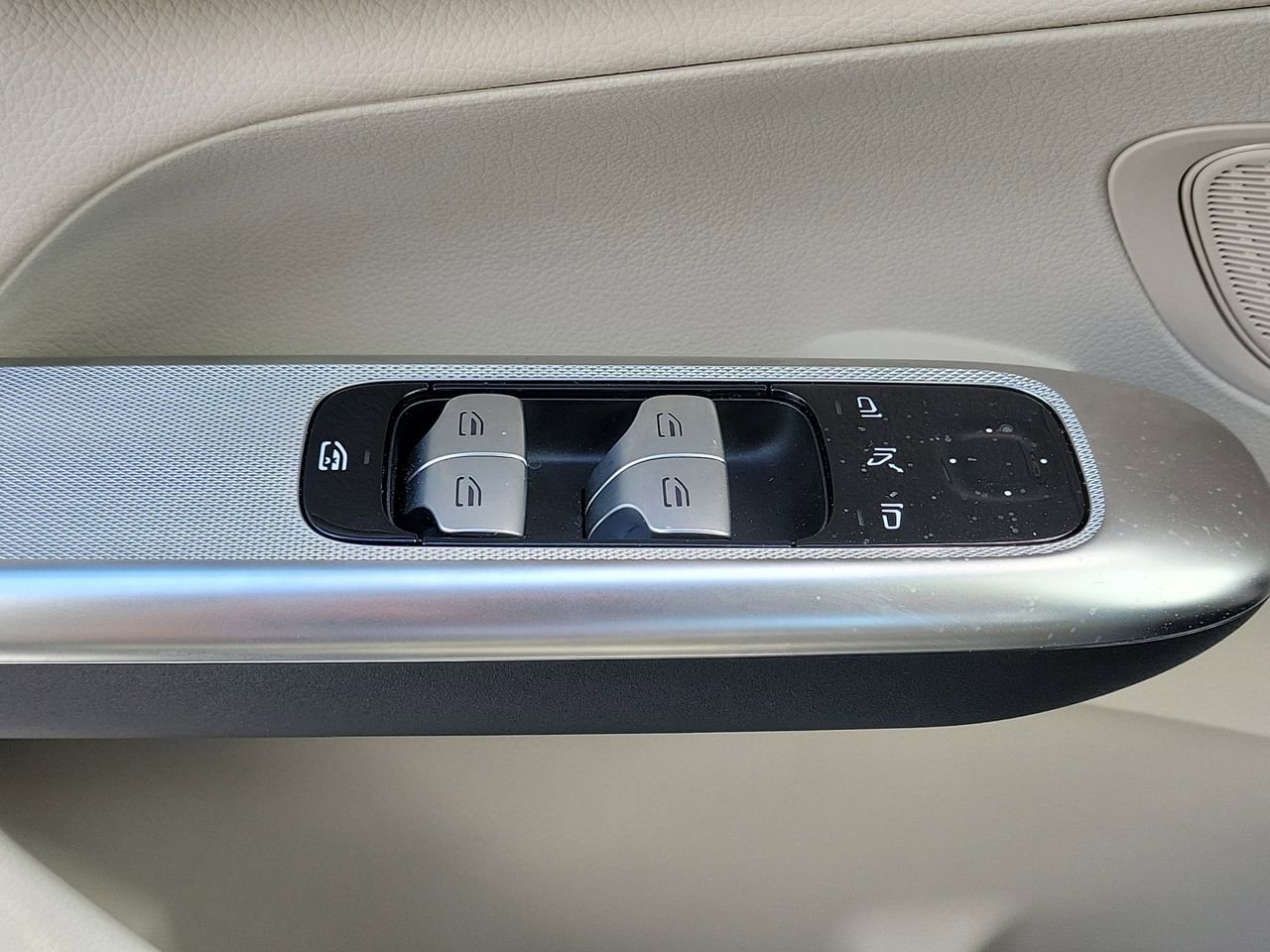 Used 2025 Mercedes-Benz GLC 300 image 25