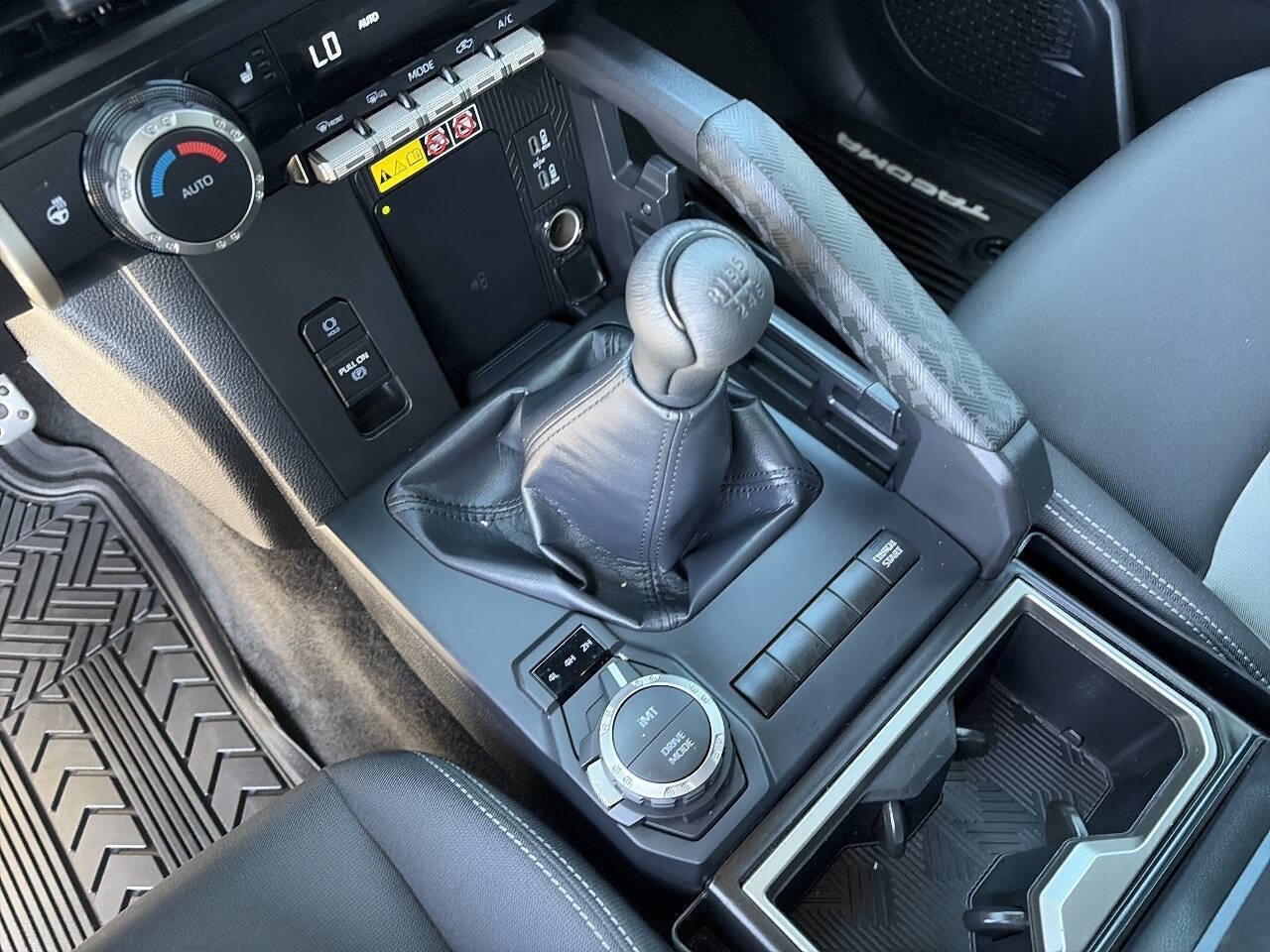 Used 2024 Toyota Tacoma TRD Sport w/ TRD Sport Upgrade Package AWD/4WD image 37