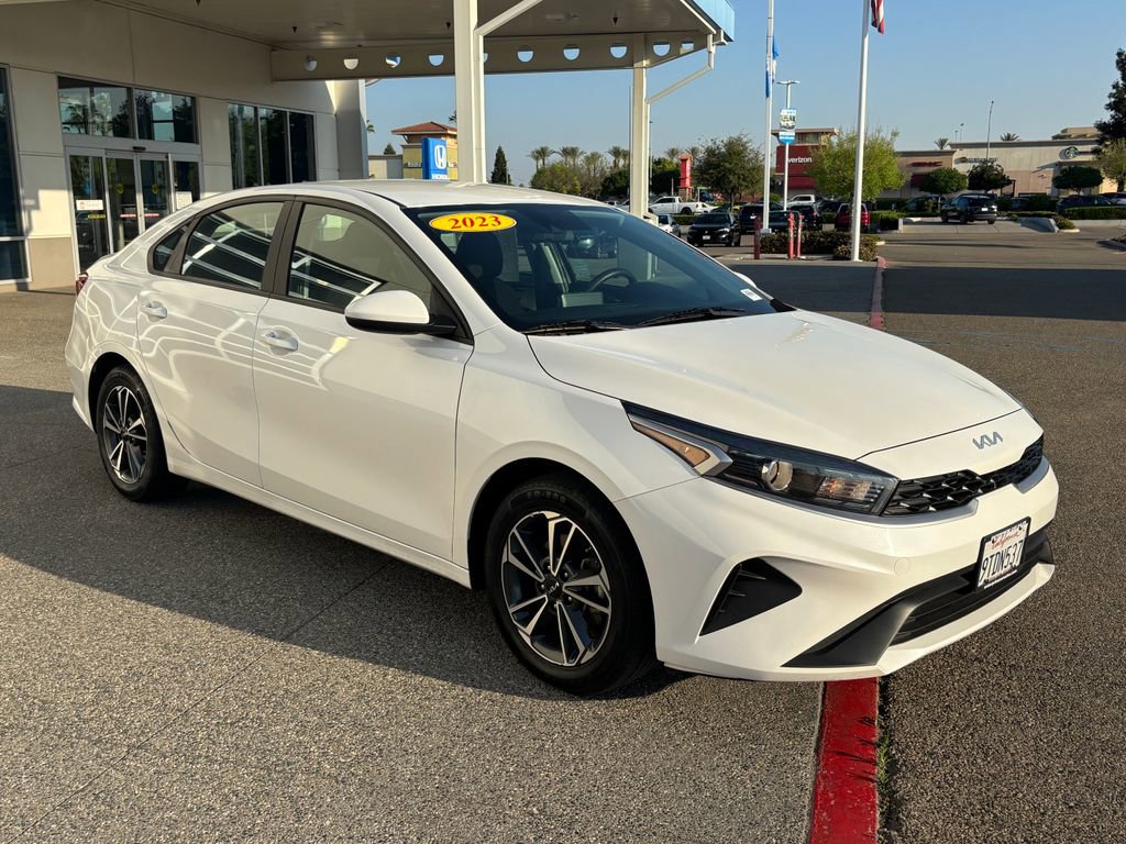 Used 2023 Kia Forte LXS image 3