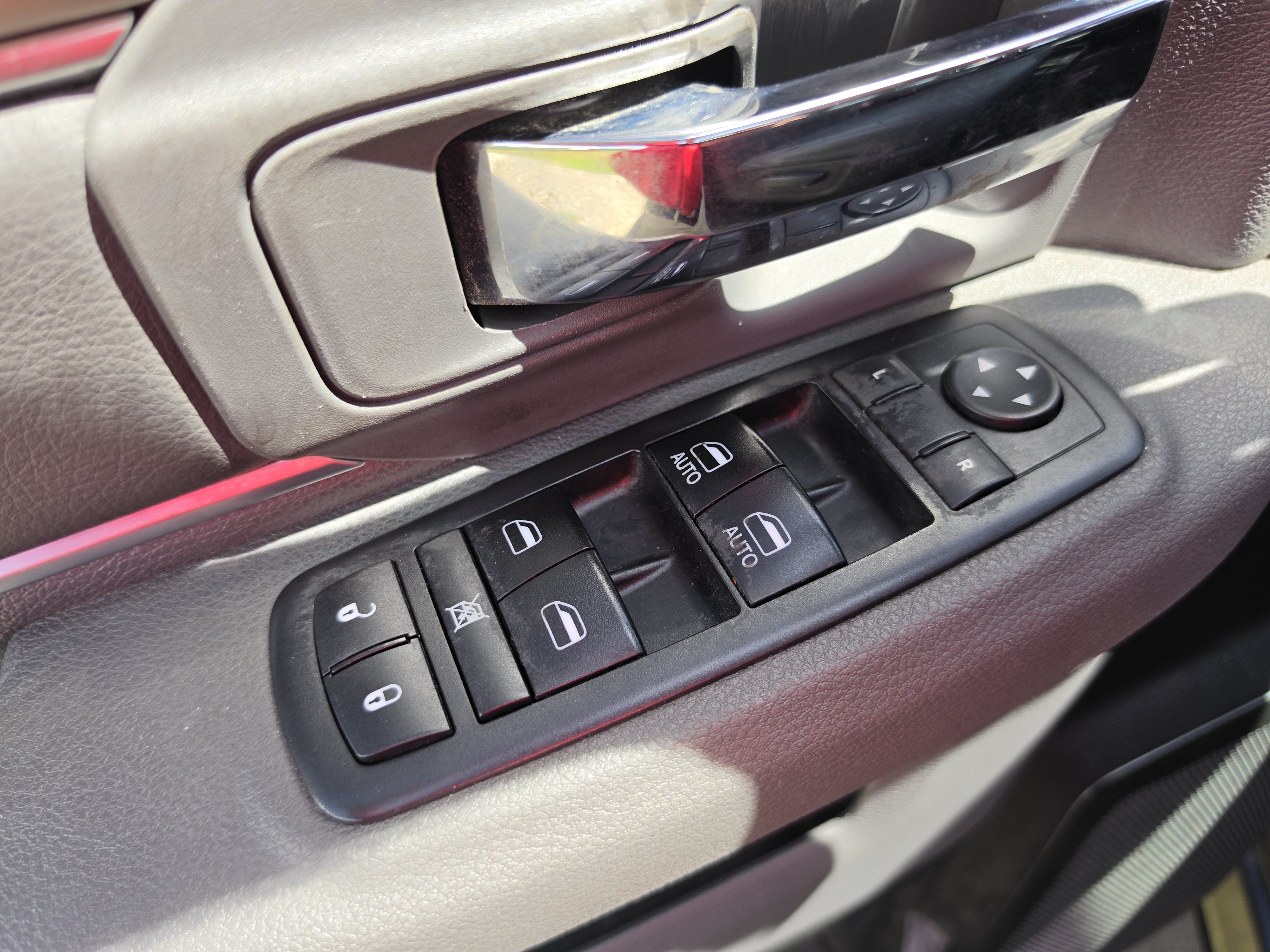 Used 2019 RAM 1500 Classic SLT AWD/4WD image 17