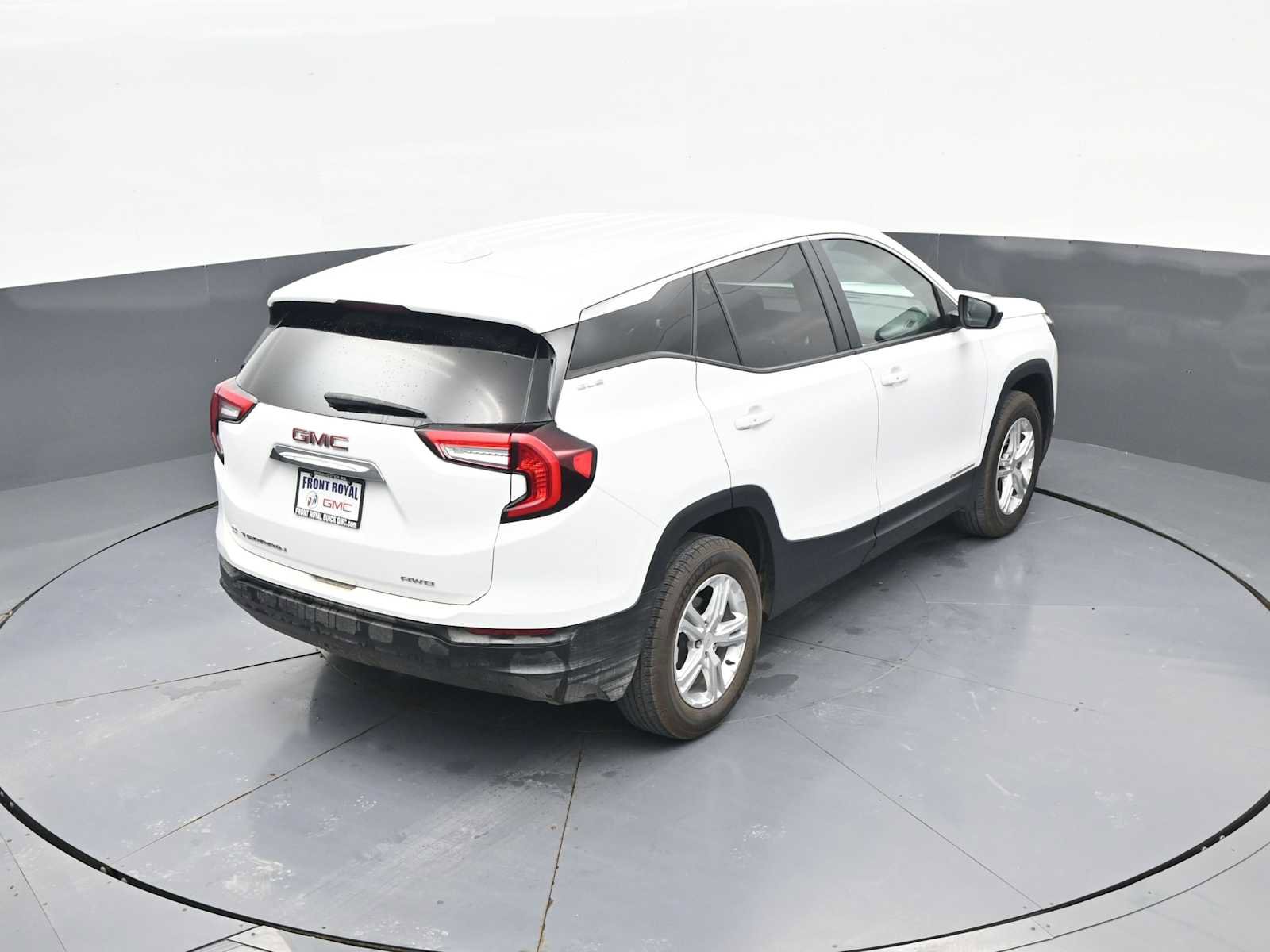 Used 2024 GMC Terrain SLE AWD/4WD image 32