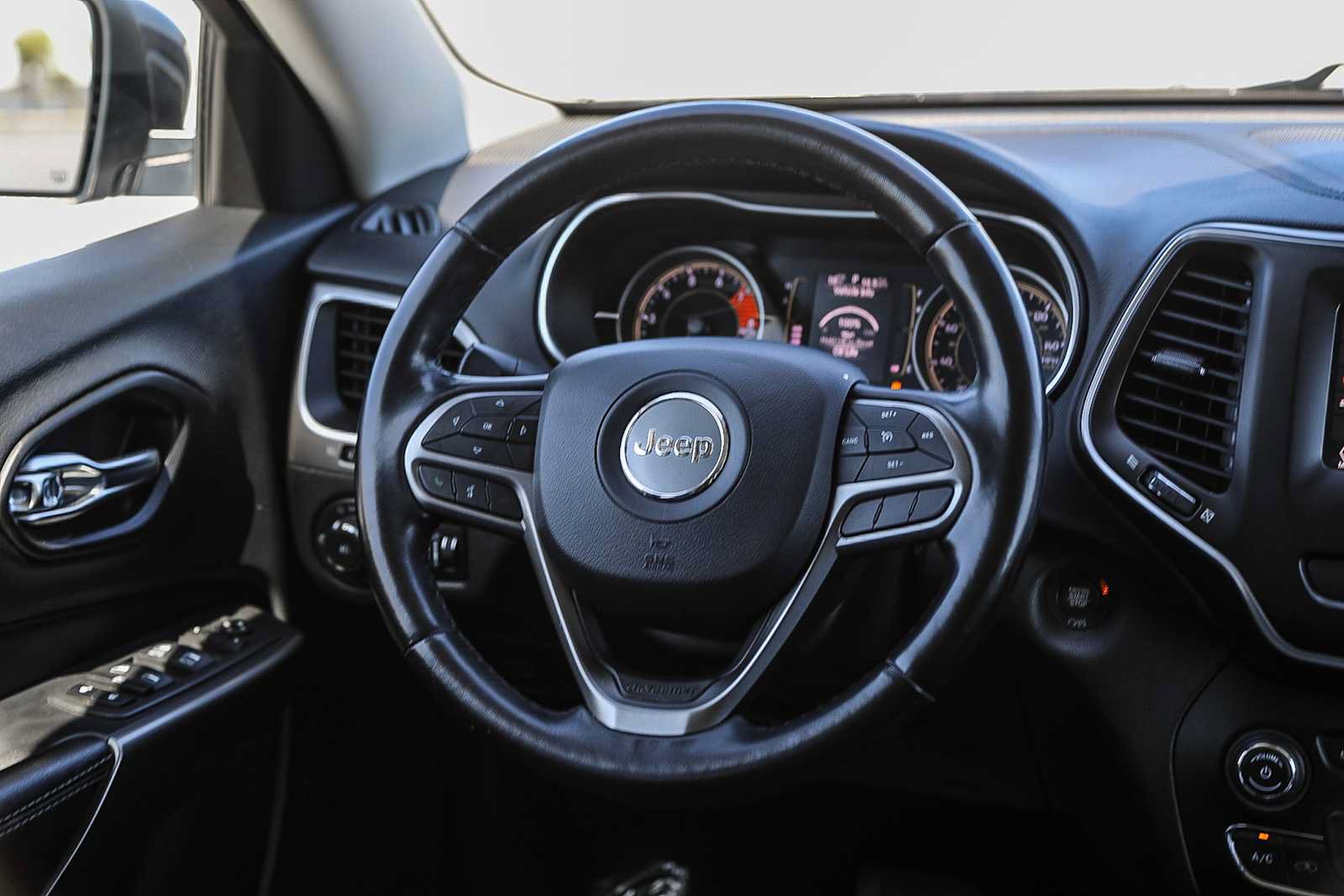Used 2021 Jeep Cherokee Latitude Lux FWD image 15