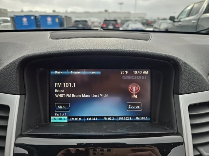 Used 2016 Chevrolet Cruze LT w/ Technology Package image 14