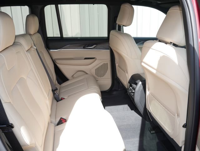 Used 2024 Jeep Grand Cherokee Limited w/ Luxury Tech Group II AWD/4WD image 26