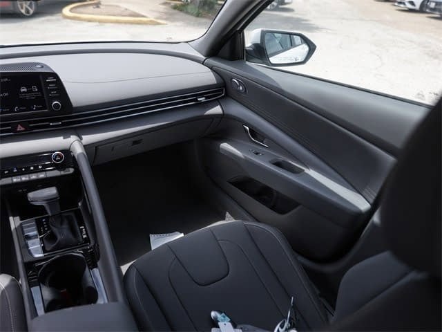 Certified 2025 Hyundai Elantra Blue image 22