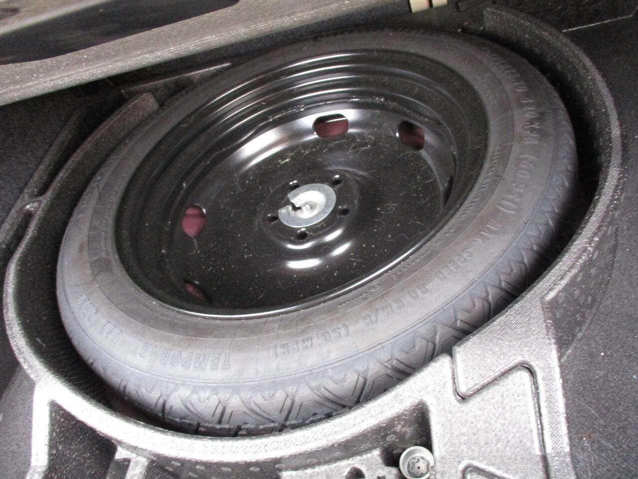 Used 2016 Volkswagen Tiguan SE image 38