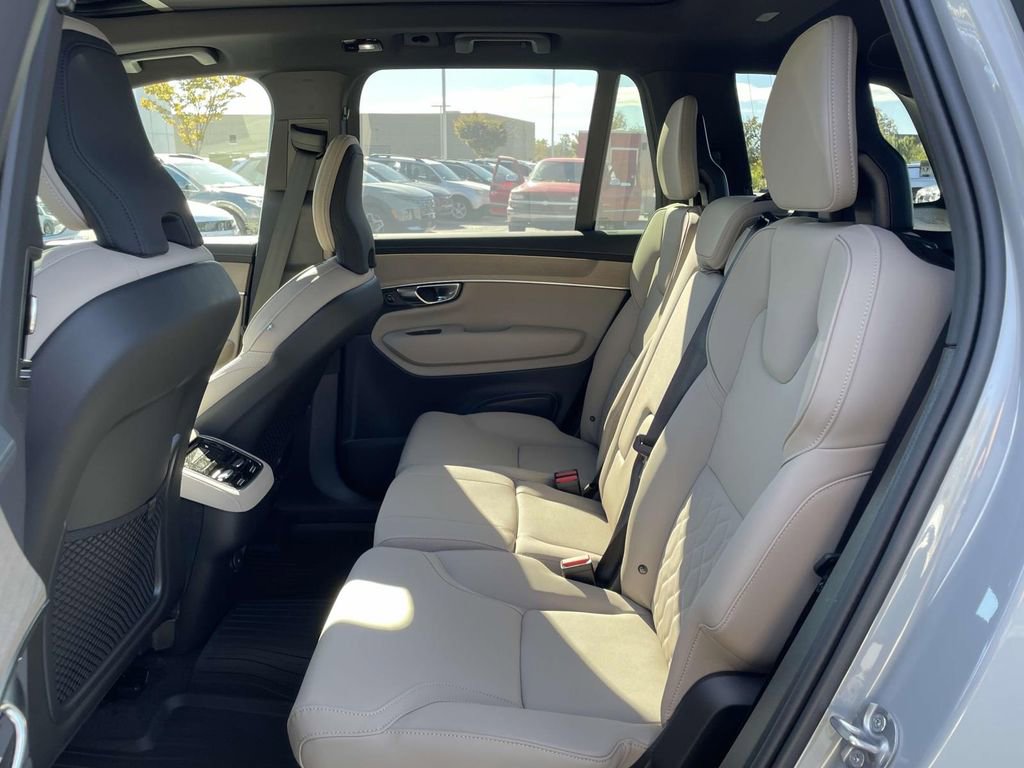 New 2026 Volvo XC90 B6 Plus w/ Protection Package Premier image 3