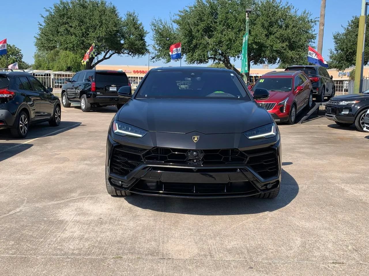 Used 2022 Lamborghini Urus AWD/4WD image 2