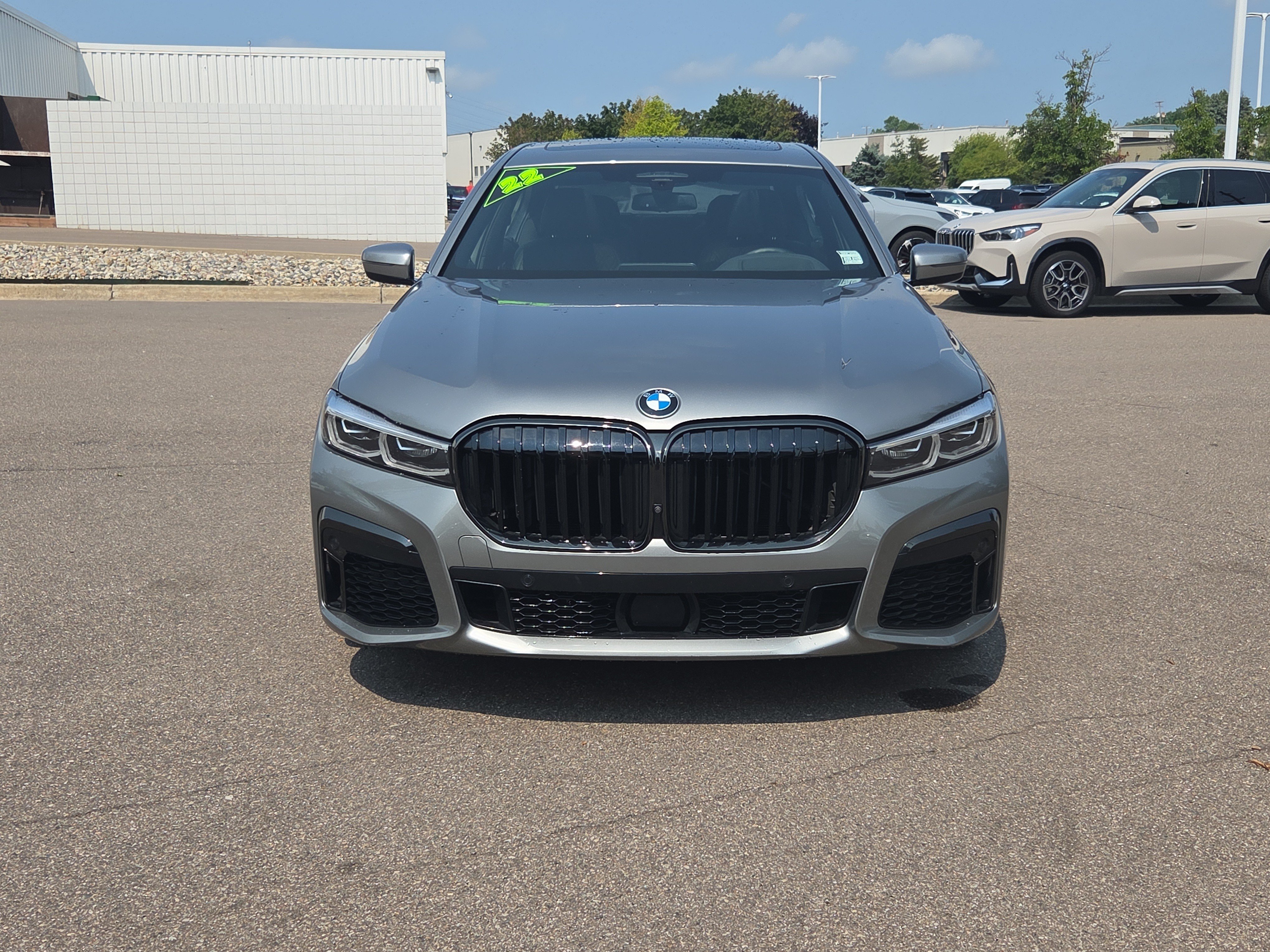 Used 2022 BMW 750i xDrive w/ M Sport Package AWD/4WD image 8