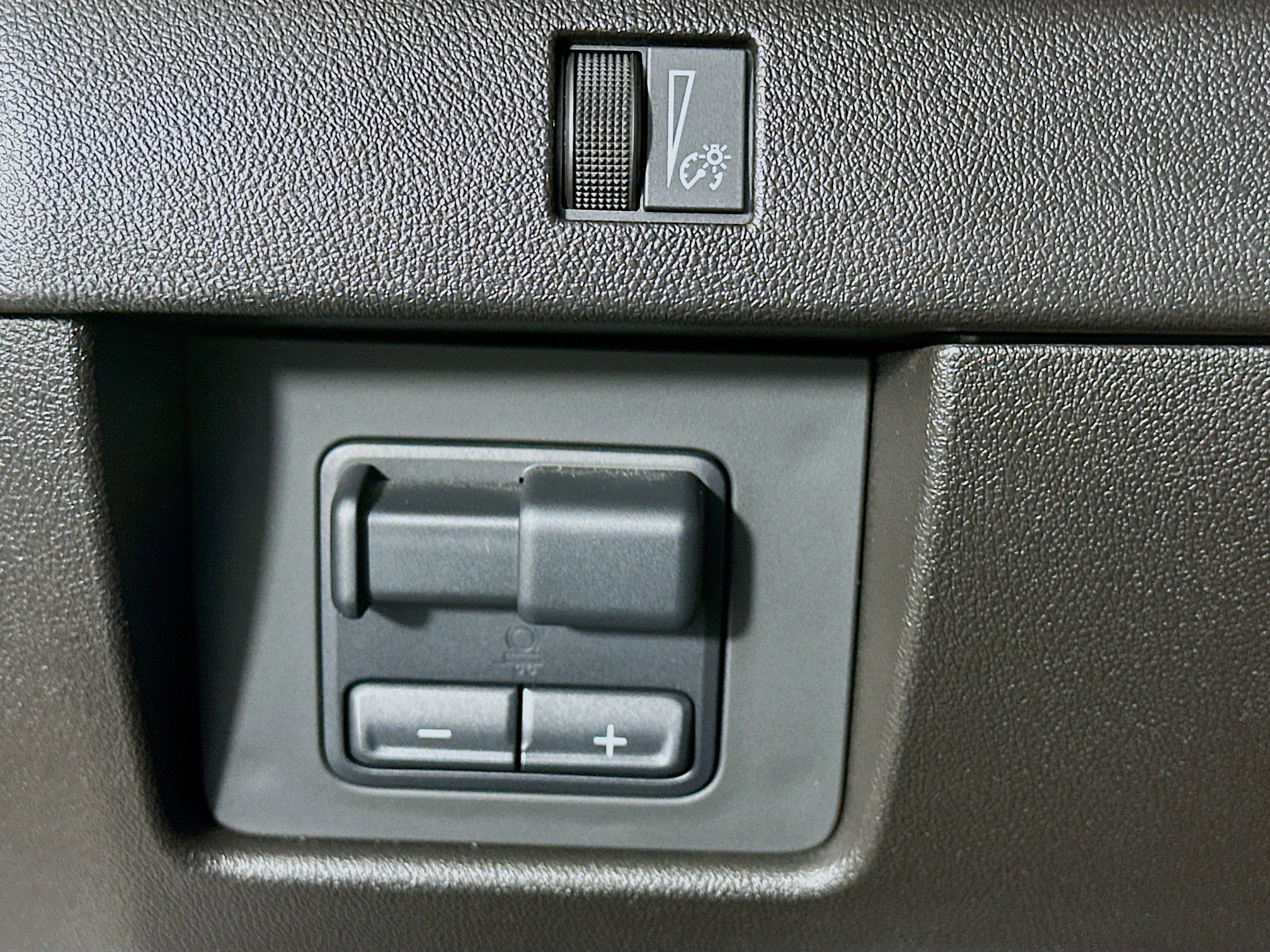 Used 2024 Chevrolet Colorado LT w/ LT Convenience Package image 16