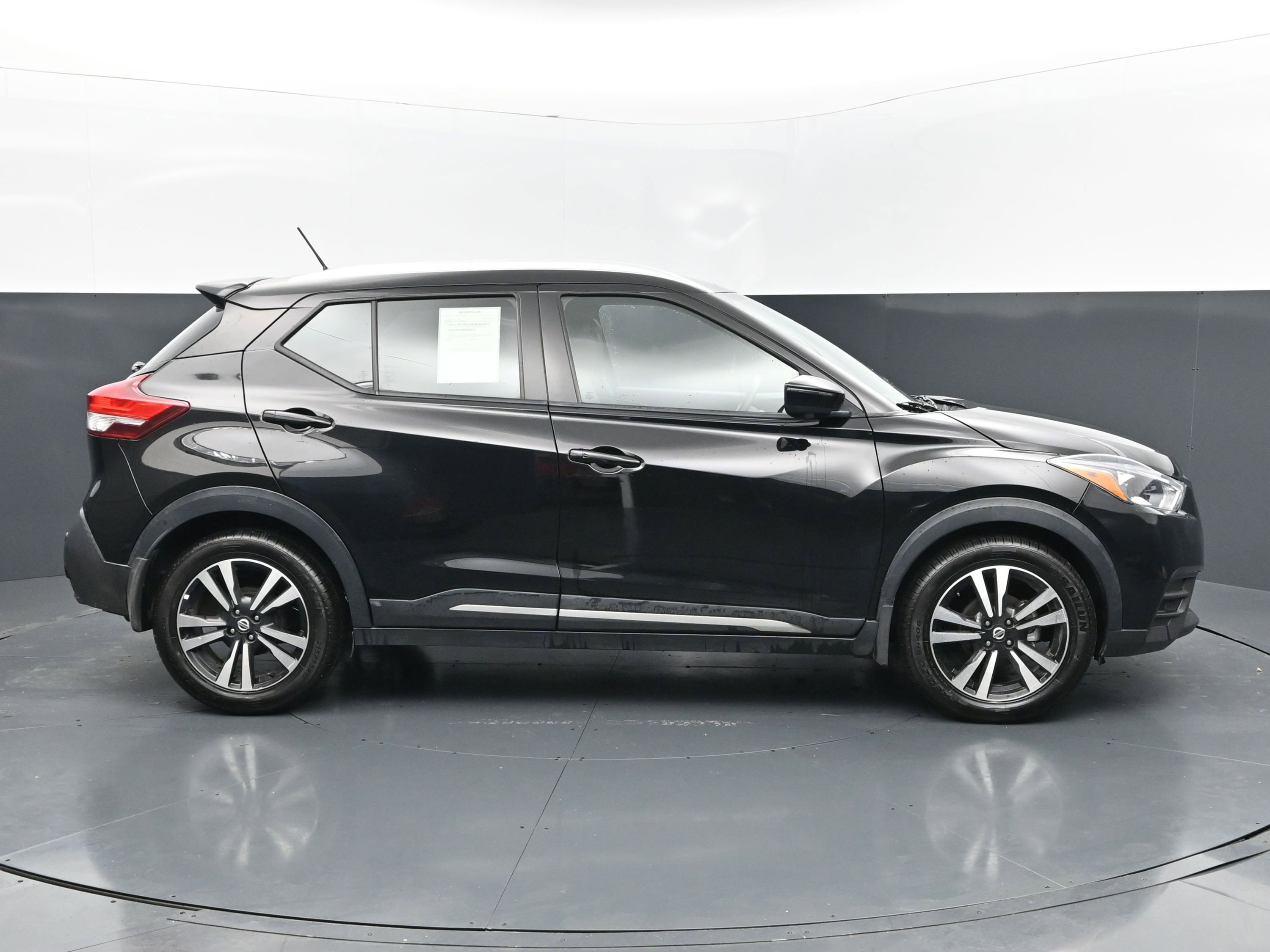 Used 2020 Nissan Kicks SR w/ SR Premium Package image 6