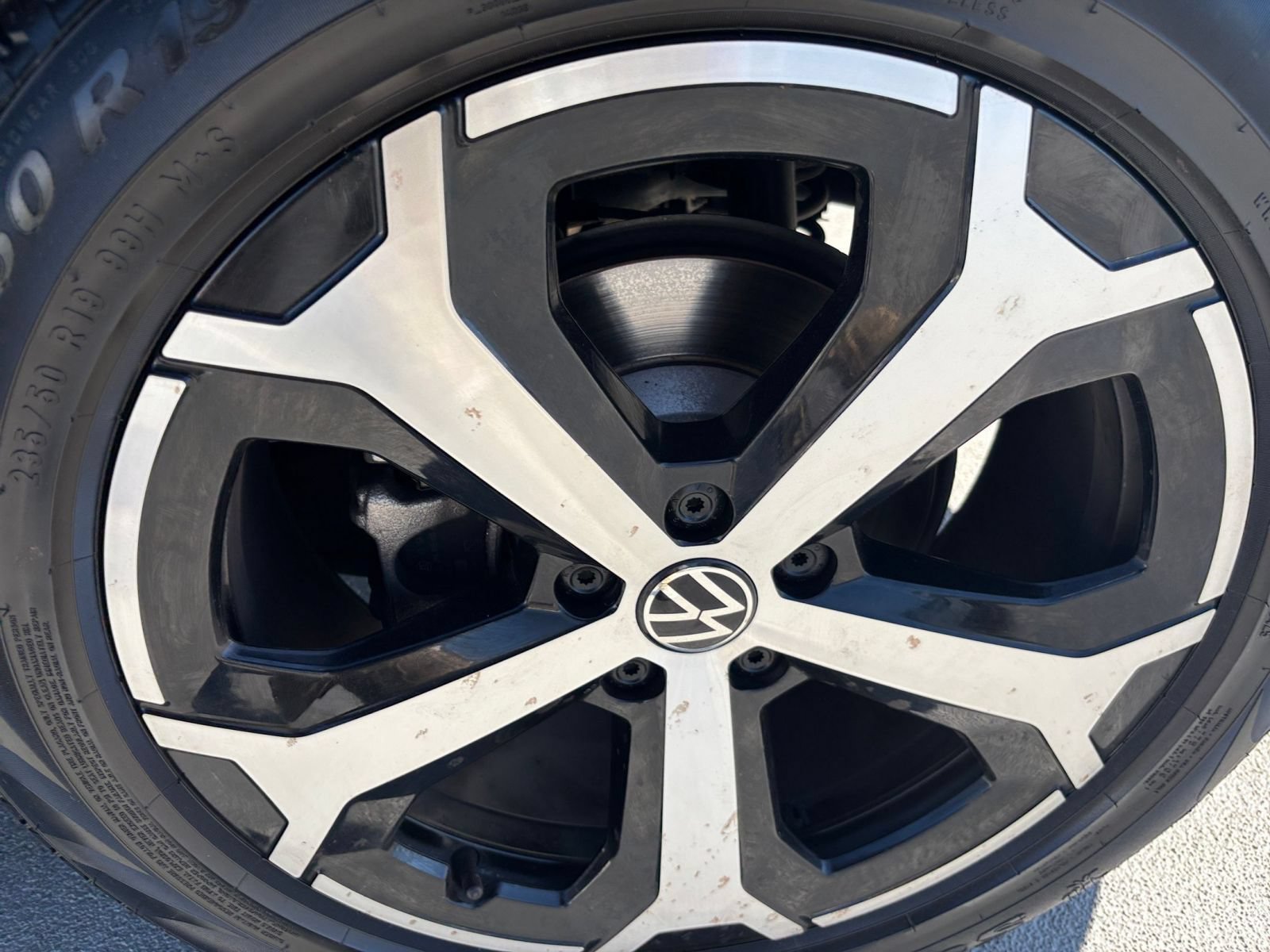 Used 2026 Volkswagen Tiguan SE FWD image 32