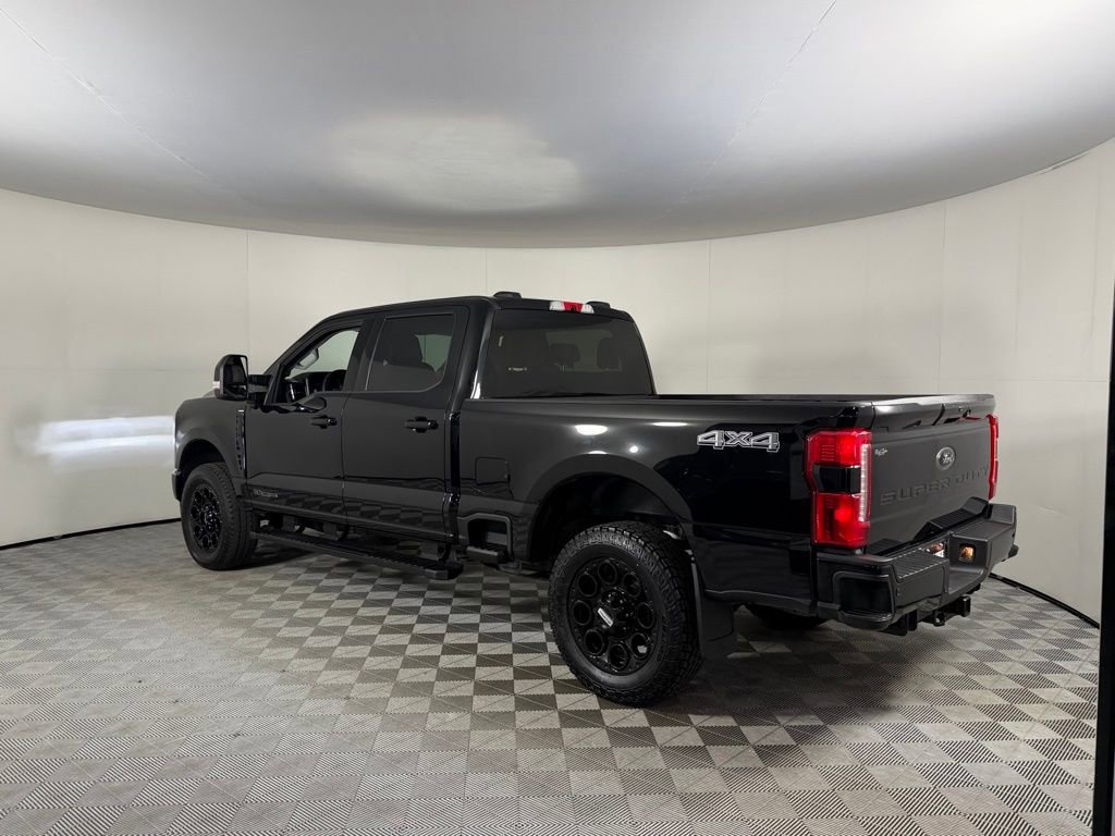 Used 2025 Ford F350 Lariat w/ Black Appearance Package image 9