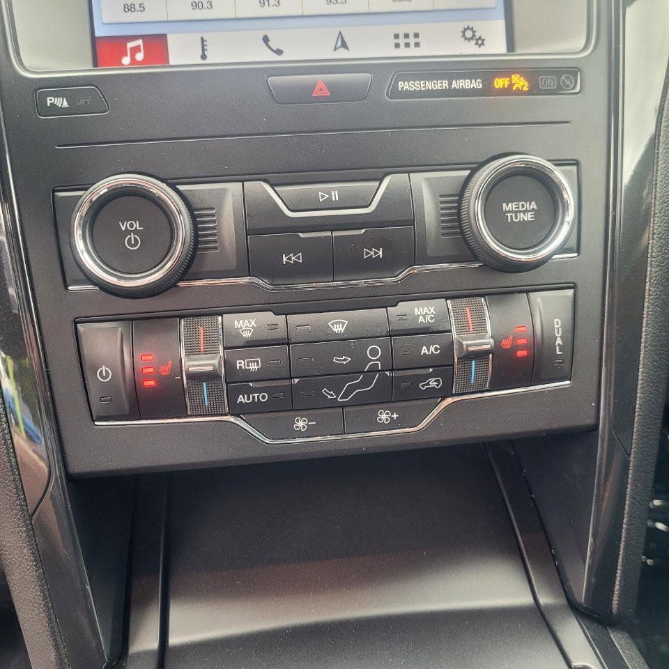 Used 2019 Ford Explorer XLT w/ Equipment Group 202A AWD/4WD image 22