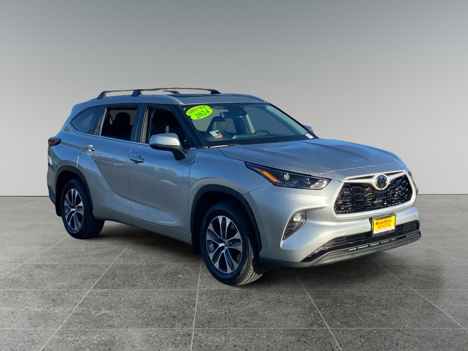 Used 2024 Toyota Highlander XLE FWD image 7