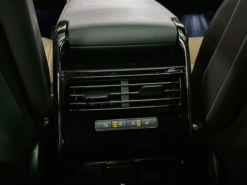 Used 2026 Land Rover Range Rover Sport Dynamic SE AWD/4WD image 26