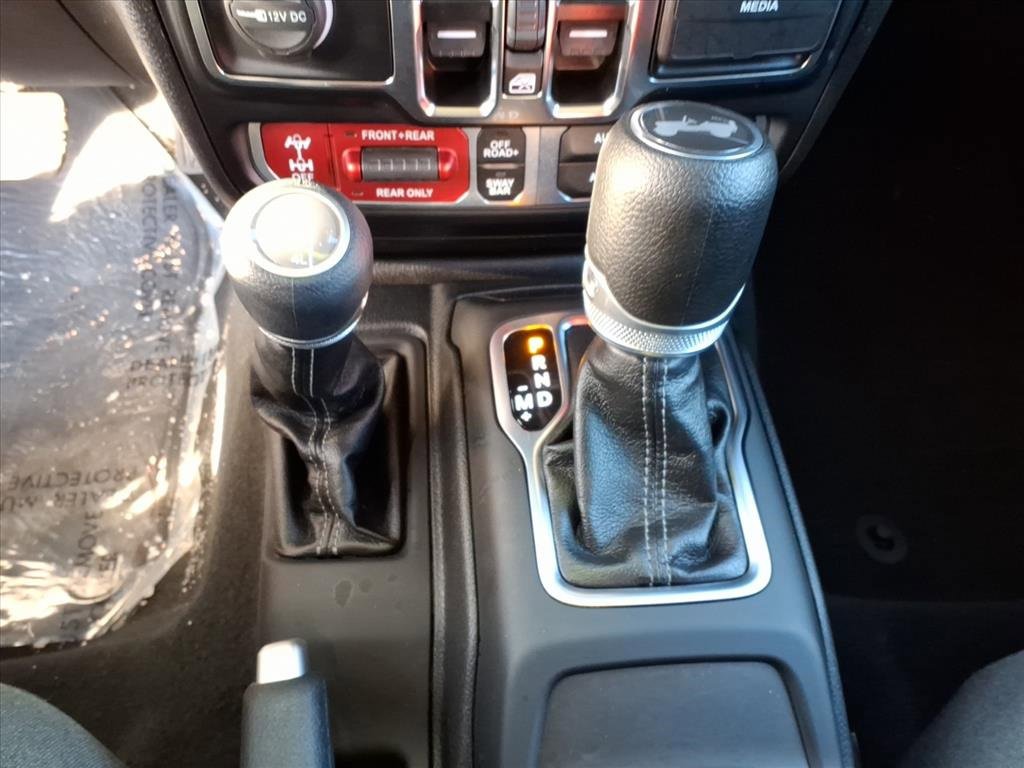 Used 2024 Jeep Wrangler Rubicon image 12