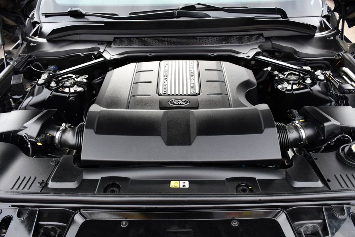 Used 2015 Land Rover Range Rover Sport SE image 24