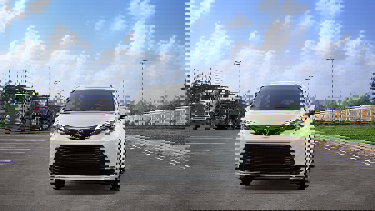 New 2026 Toyota Sienna LE image 18