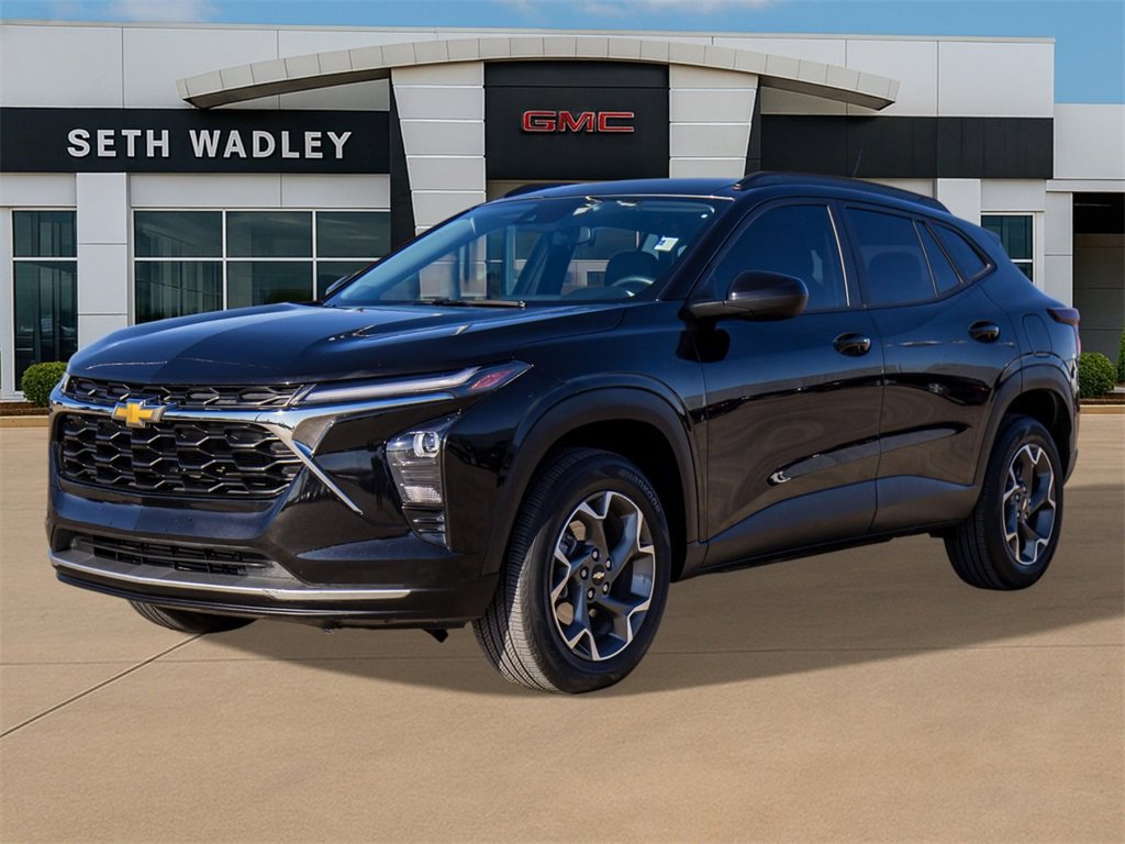 Used 2024 Chevrolet Trax LT w/ Driver Confidence Package image 3