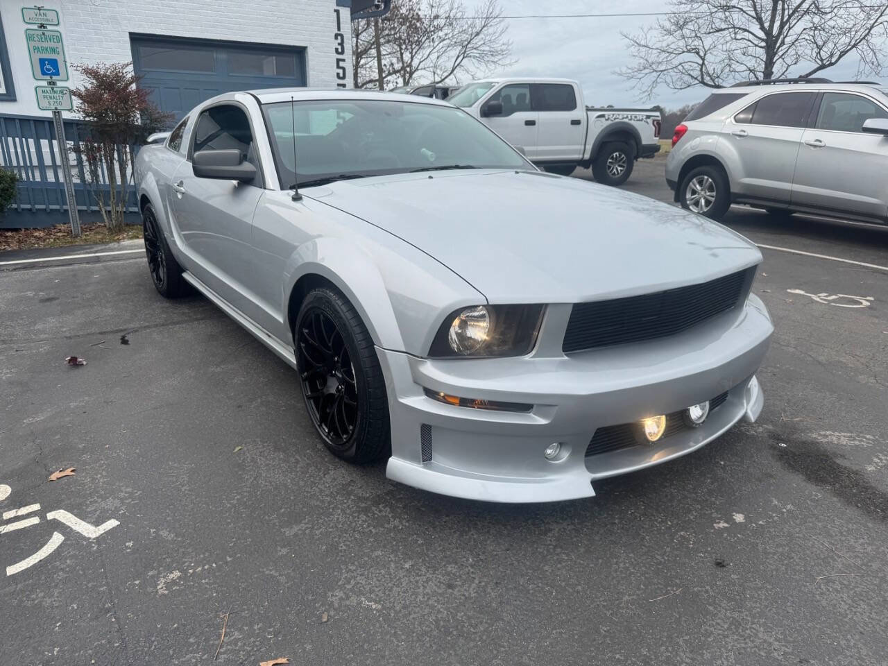 Used 2006 Ford Mustang GT RWD image 2