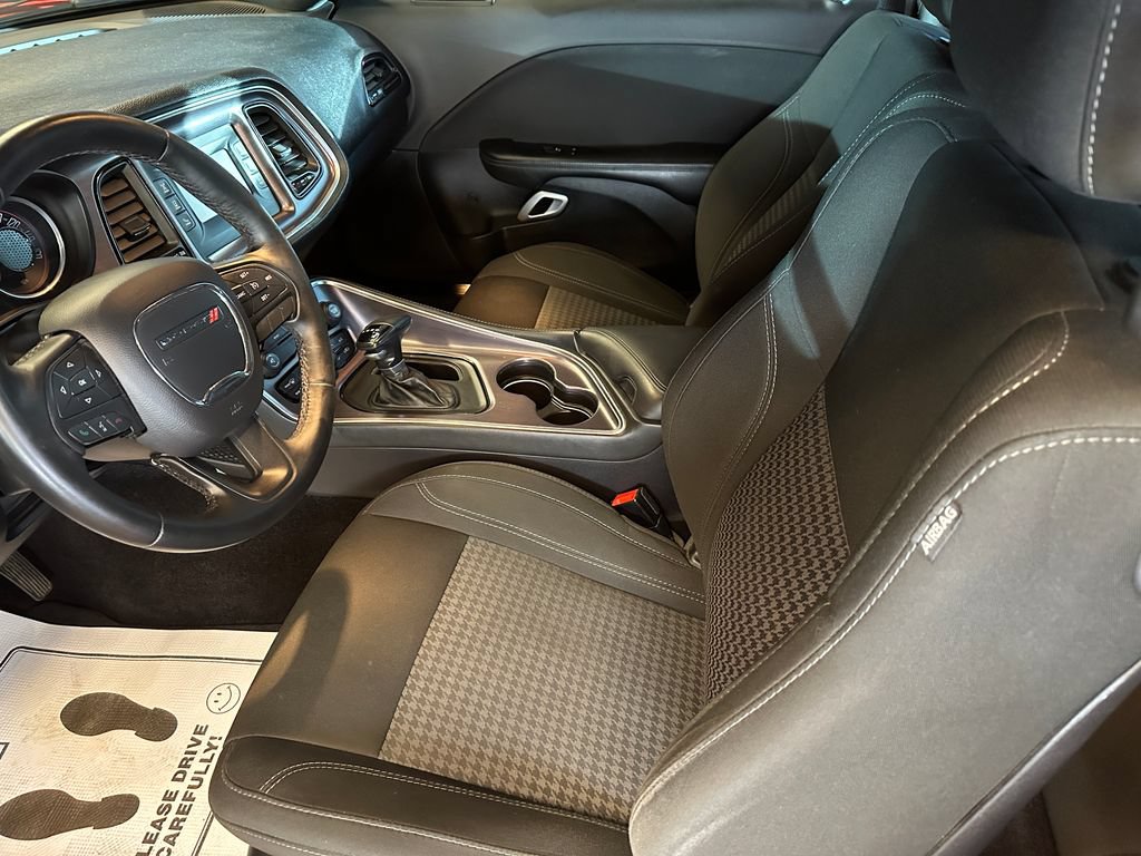 Used 2016 Dodge Challenger SXT RWD image 18