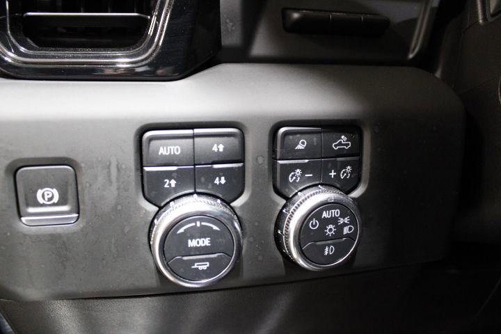 Used 2024 GMC Sierra 1500 AT4 w/ Technology Package image 31