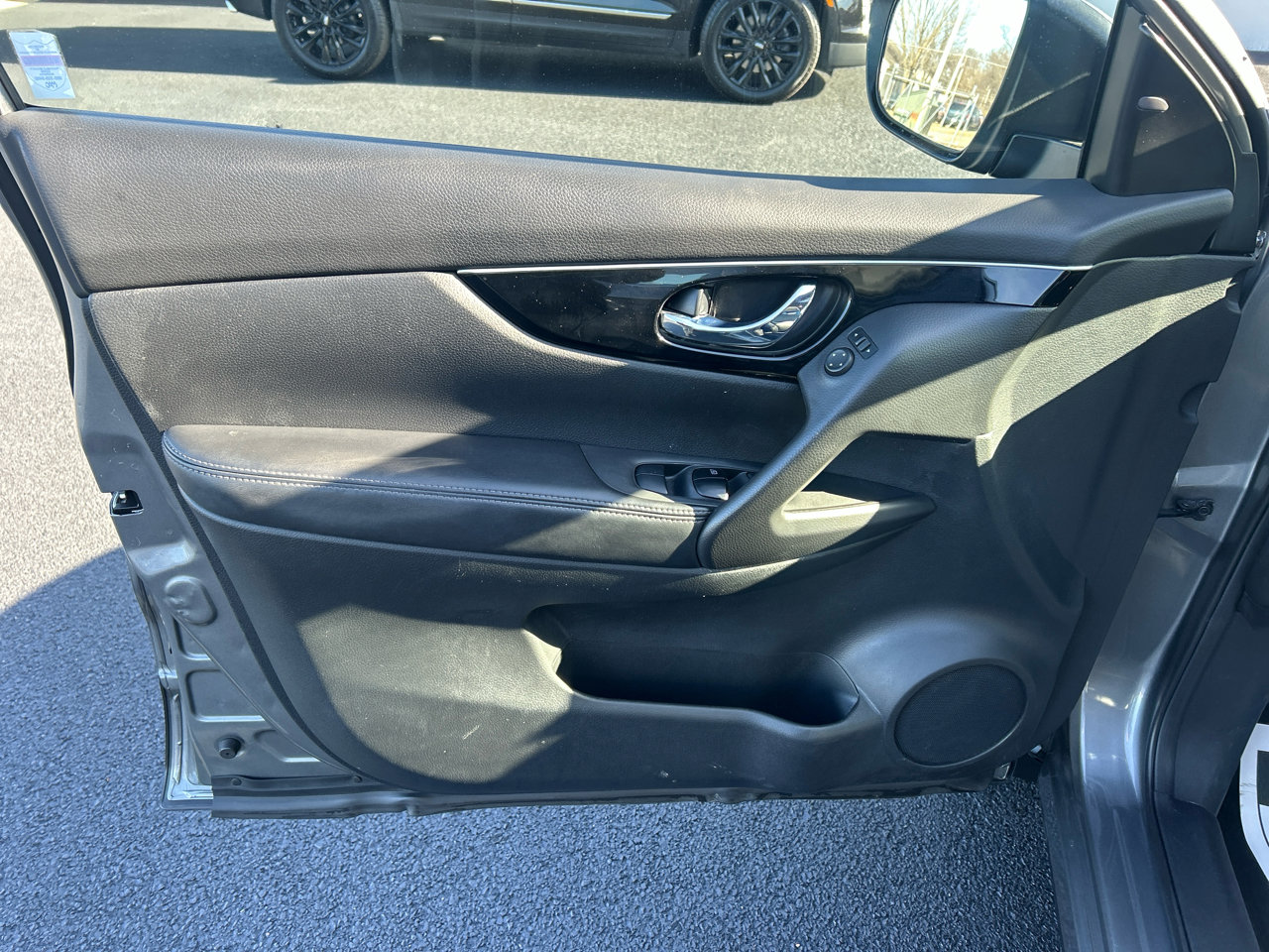 Used 2018 Nissan Rogue Sport SL w/ SL Premium Package image 18