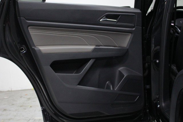 Used 2022 Volkswagen Atlas Cross Sport SE image 30