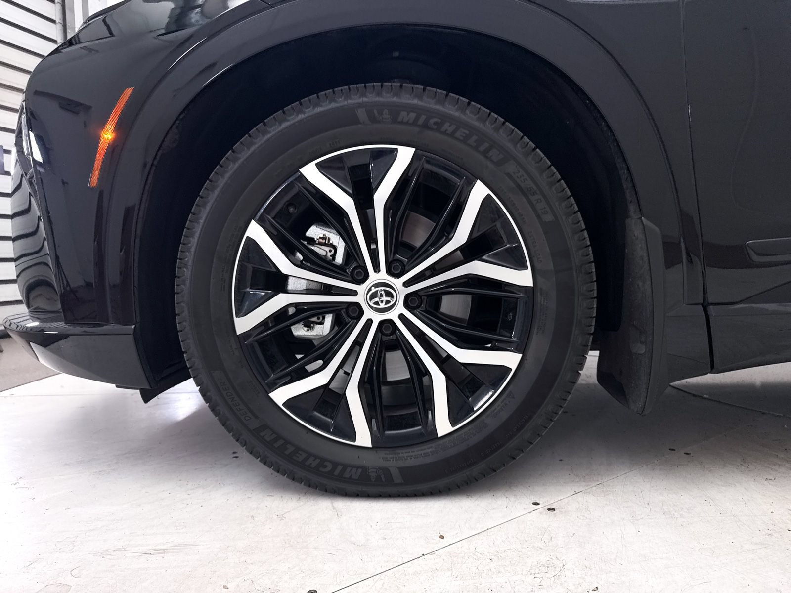 Used 2025 Toyota Crown Signia AWD/4WD image 11